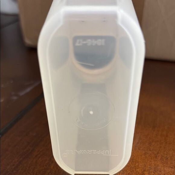 Tupperware Storage Container with Secure Lid 1846-17 - Picture 5 of 5